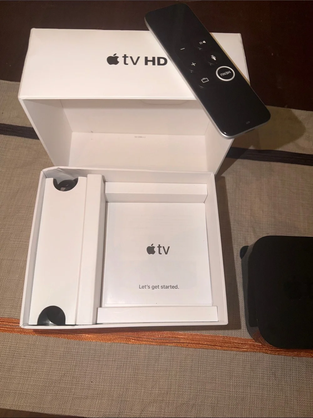 Apple TV HD 32GB (4th Gen) A1625 w/ Siri Remote, Box, Power and lighting Cable